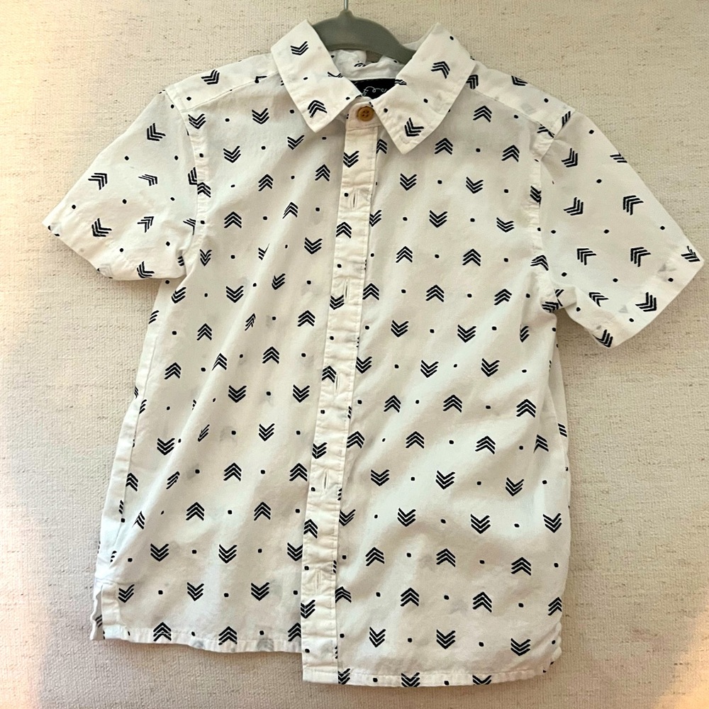 Art Class Toddler Boys button up short sleeve shirt -size 2T White and Black